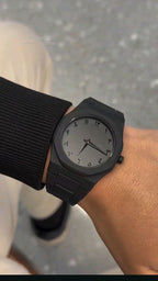 Black Minimalist Analog Wrist Aura Watch With Stainless Steel Strap And Butterfly Lock